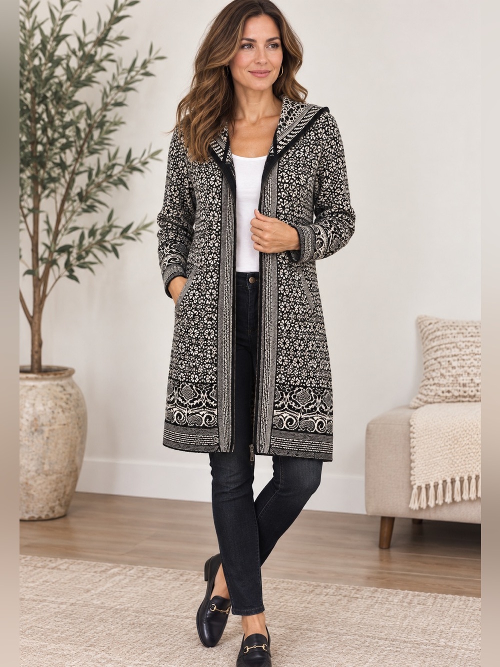 Akini‎ for Anthropologie Women’s black and white zip front hooded sweater. Sz Sm